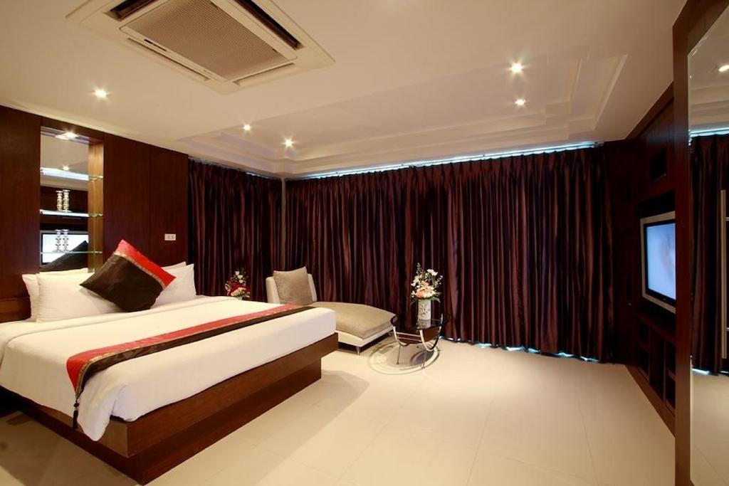 Rayaburi Beach Club Patong Room photo