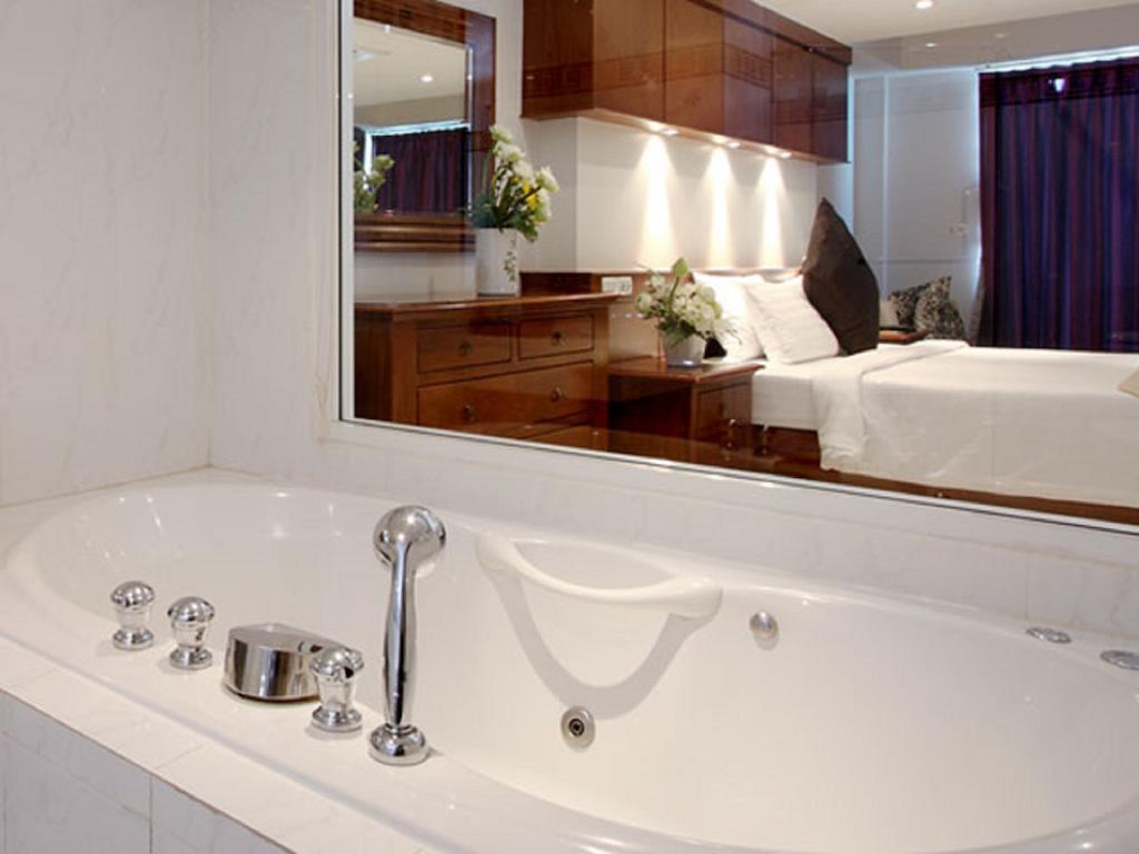 Rayaburi Beach Club Patong Room photo