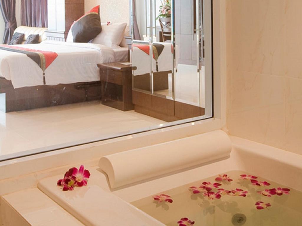Rayaburi Beach Club Patong Room photo